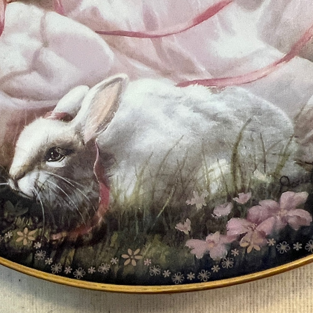 Decorative Plate with Angel and Rabbit - Picture 4 of 7